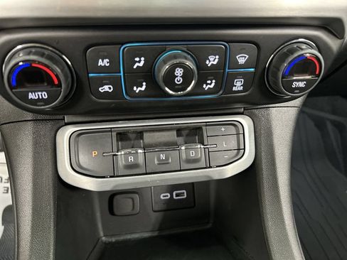 Certified 2023 GMC Acadia SLE w/ Driver Convenience Package AWD/4WD image 16