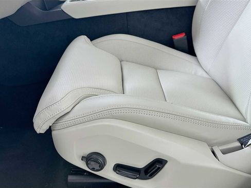 New 2026 Volvo XC90 T8 Ultra w/ Protection Package Premier image 18