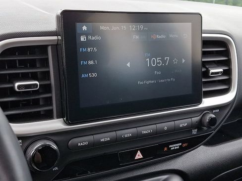 Used 2023 Hyundai Venue SEL w/ Cargo Package FWD image 3