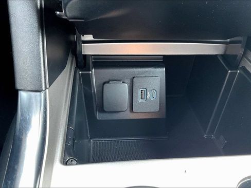 Used 2020 Ford Explorer XLT w/ Equipment Group 202A AWD/4WD image 16
