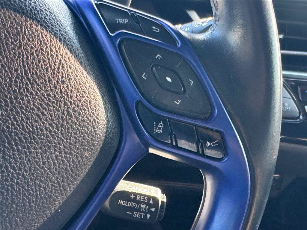 Used 2019 Toyota C-HR XLE FWD image 17
