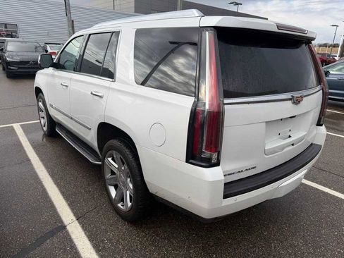 Used 2018 Cadillac Escalade Luxury image 7