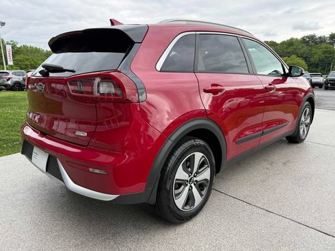 Used 2017 Kia Niro EX FWD image 21