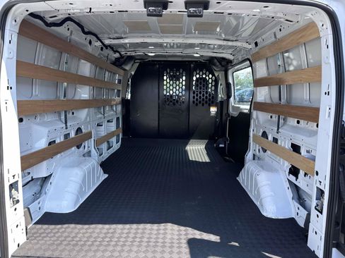 Certified 2025 Ford Transit 250 Low Roof w/ Exterior Upgrade Package RWD image 9