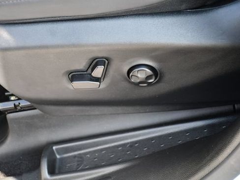 Used 2025 Chrysler Pacifica Select FWD image 33