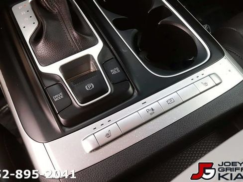 Certified 2024 Kia Carnival LX FWD image 22
