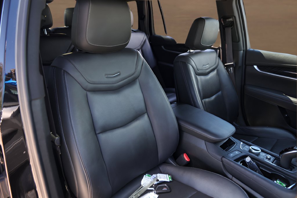 Used 2025 Cadillac XT6 Premium Luxury FWD image 33