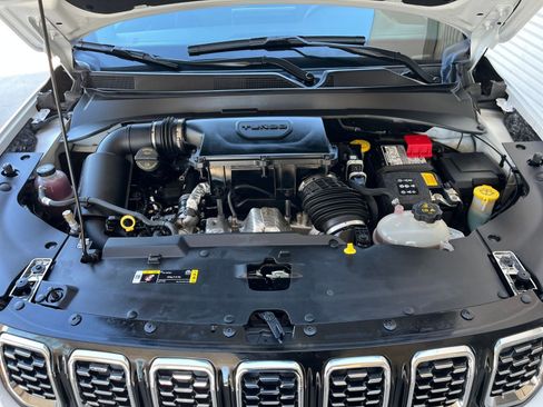 Used 2025 Jeep Compass Limited image 32