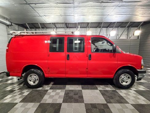 Used 2022 Chevrolet Express 2500 w/ Driver Convenience Package image 9