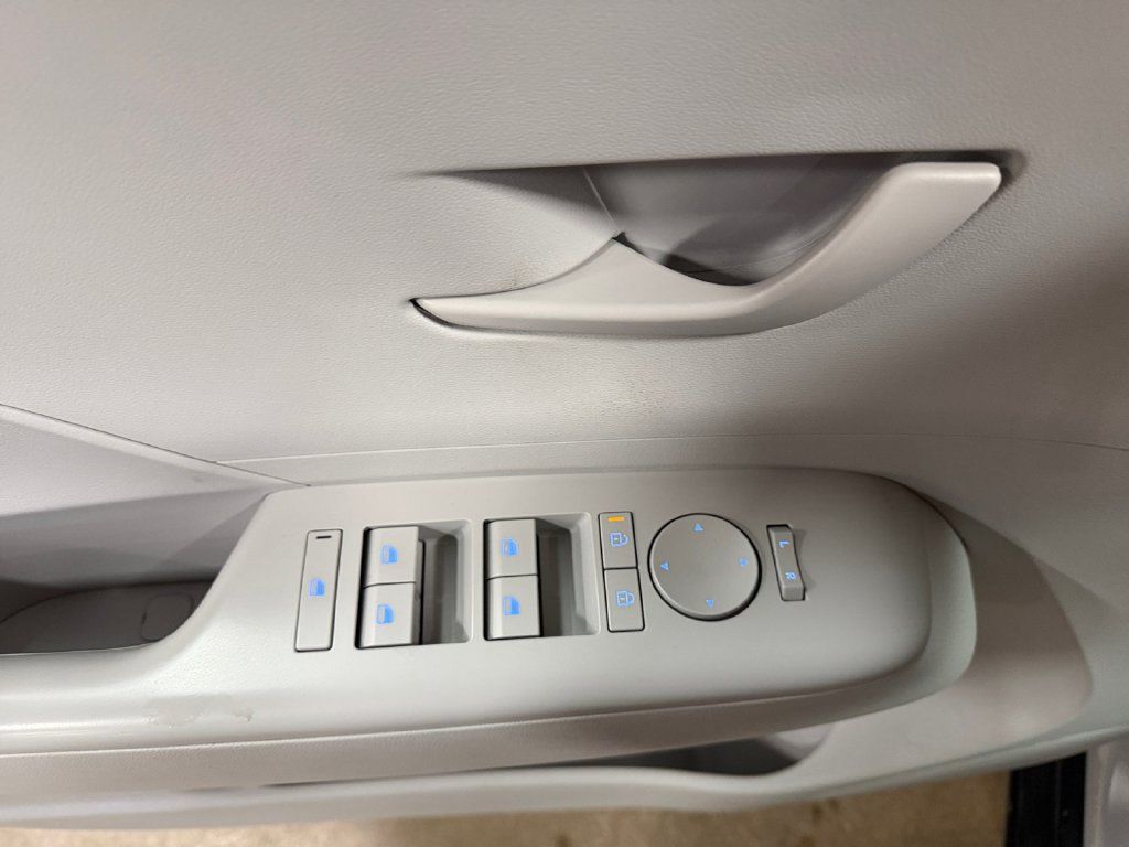 Used 2025 Hyundai Kona SEL AWD/4WD image 29