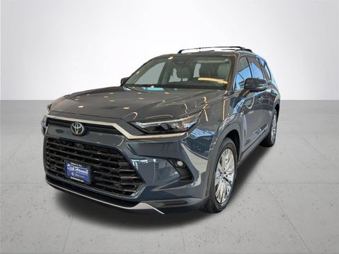 Used 2024 Toyota Grand Highlander AWD image 2