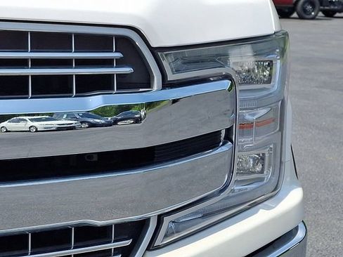 Used 2018 Ford F150 Lariat w/ Equipment Group 502A Luxury AWD/4WD image 12