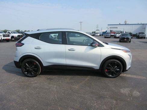 Certified 2023 Chevrolet Bolt EUV LT w/ Convenience Package FWD image 5