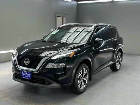 Used 2021 Nissan Rogue SV w/ Premium Package FWD image 2