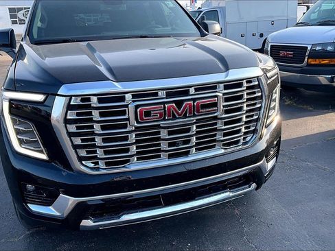 Used 2025 GMC Yukon Denali w/ Sun & Power Step Package AWD/4WD image 3