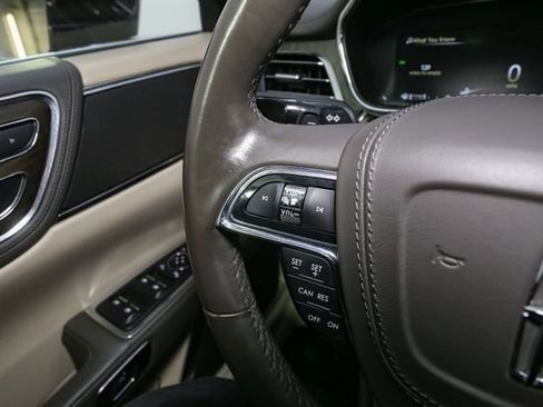 Used 2018 Lincoln Continental Select image 29