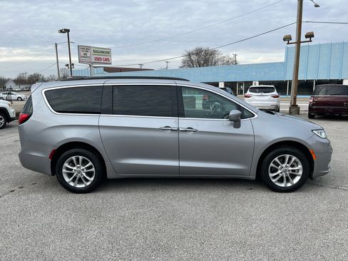 Used 2021 Chrysler Pacifica Touring w/ Cold Weather Group image 2