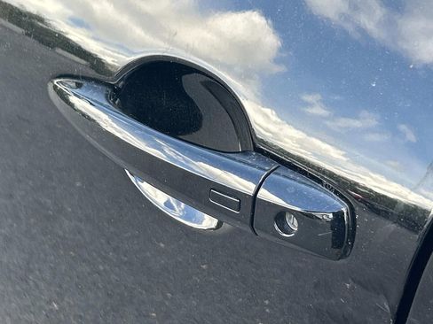 Used 2023 Nissan Rogue SV image 15