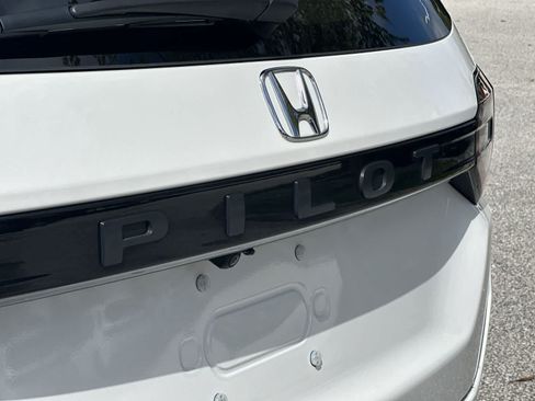Used 2024 Honda Pilot EX-L image 10