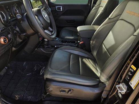 Used 2025 Jeep Gladiator Mojave w/ Convenience Group image 16