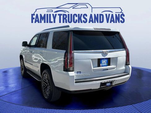 Used 2018 Cadillac Escalade Luxury AWD/4WD image 3
