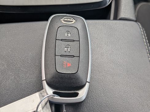 Used 2023 Nissan Rogue S FWD image 33
