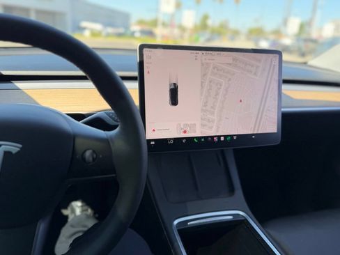 Used 2023 Tesla Model Y Long Range AWD/4WD image 8