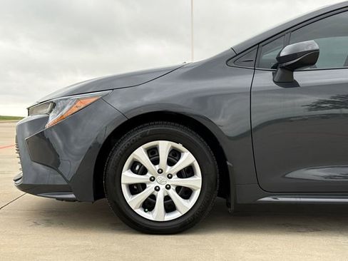 Used 2025 Toyota Corolla LE FWD image 5