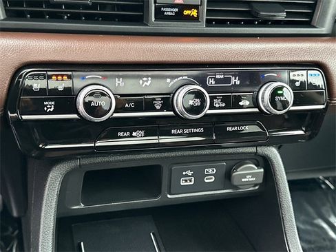 Used 2025 Honda Pilot Elite image 30