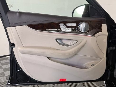 Used 2019 Mercedes-Benz E 300 4MATIC image 27