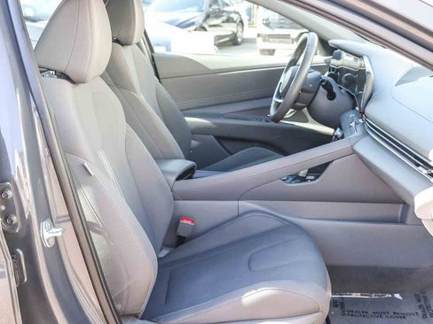 Certified 2025 Hyundai Elantra SEL image 17