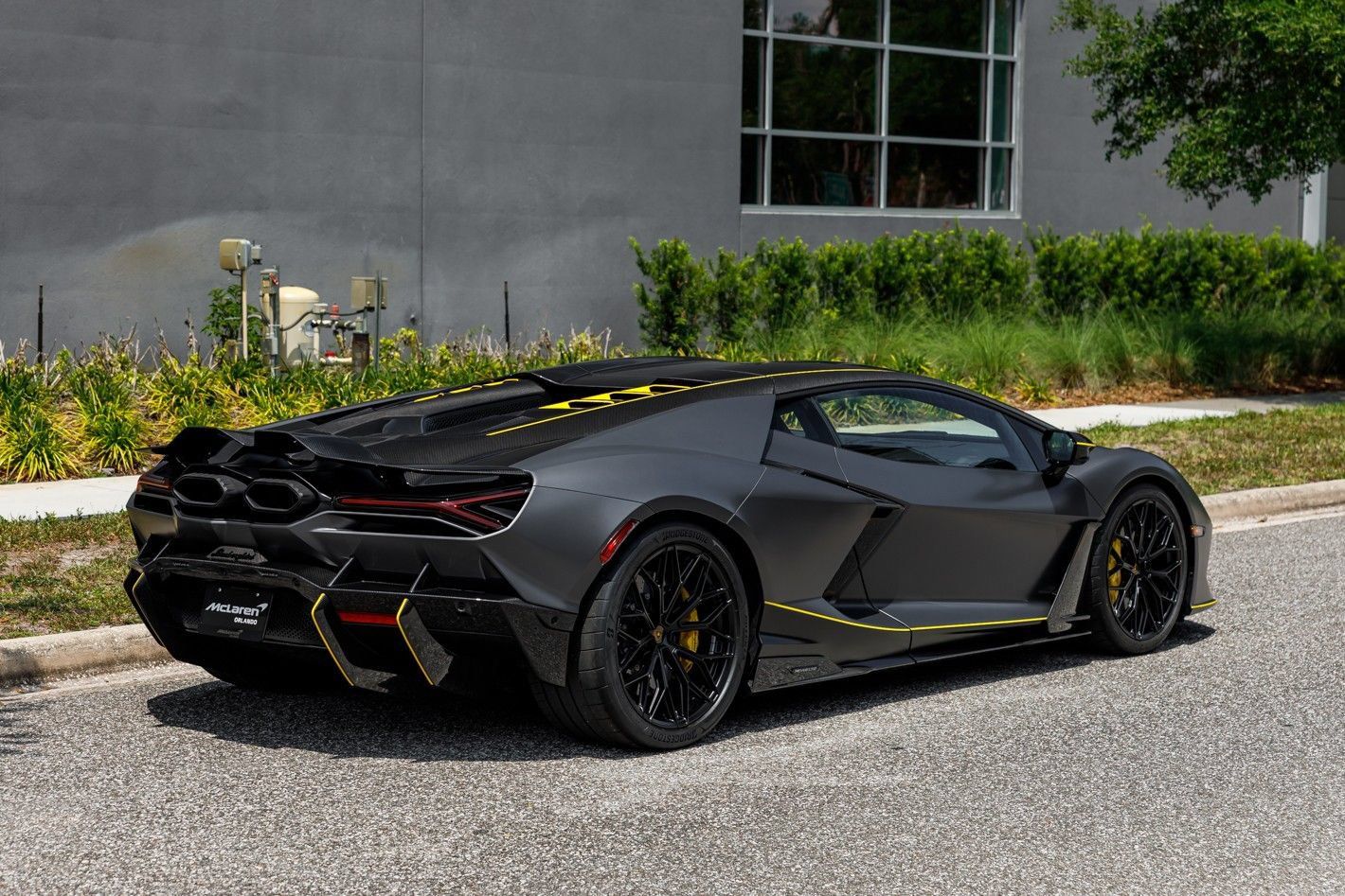 Used 2025 Lamborghini Revuelto AWD/4WD image 12
