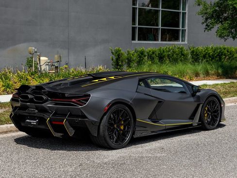 Used 2025 Lamborghini Revuelto AWD/4WD image 12