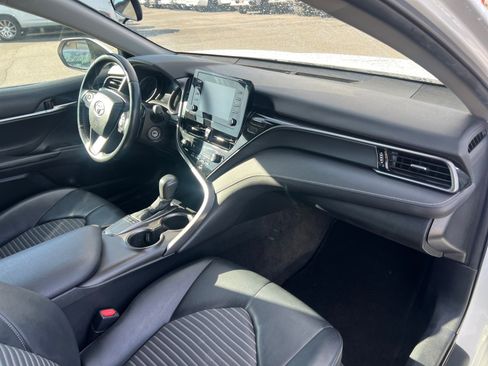Used 2022 Toyota Camry SE image 16