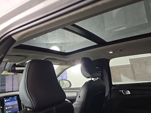 Certified 2024 Volvo XC40 B5 Plus w/ Protection Package Premier image 17