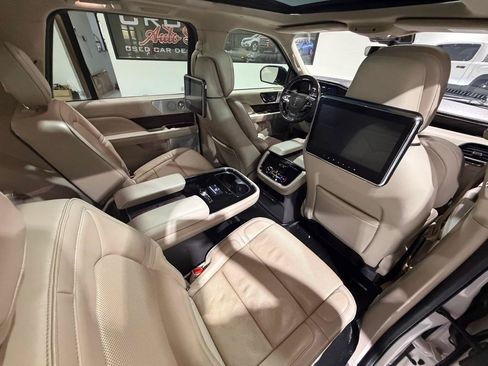 Used 2019 Lincoln Navigator L Reserve AWD/4WD image 18