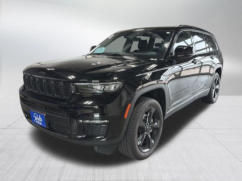 Used 2025 Jeep Grand Cherokee L Limited w/ Black Appearance Package AWD/4WD image 3