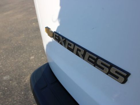 Used 2024 Chevrolet Express 2500 w/ Driver Convenience Package image 28