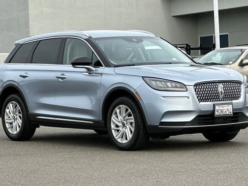 Used 2022 Lincoln Corsair FWD w/ Rear Removable Package Tray image 5