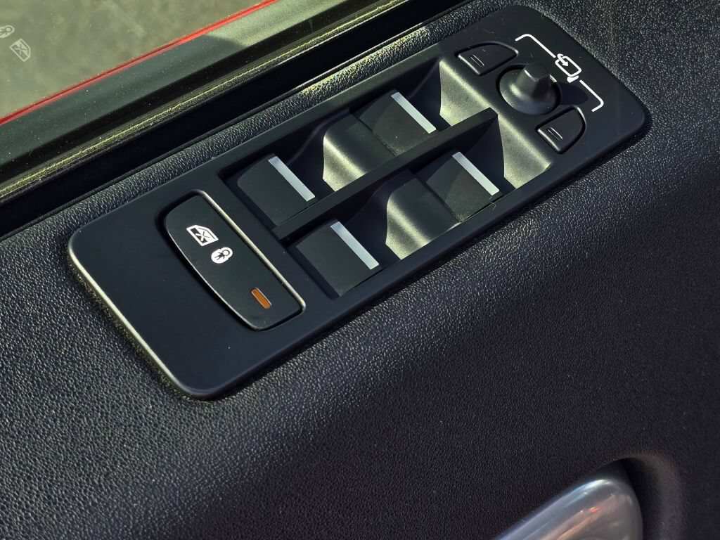 Used 2019 Land Rover Discovery Sport HSE AWD/4WD image 17