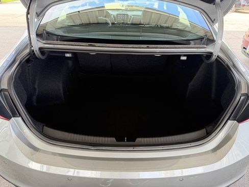 Used 2024 Chevrolet Malibu LT image 32