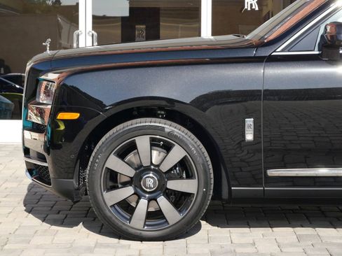 Certified 2023 Rolls-Royce Cullinan AWD/4WD image 12