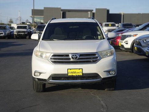 Used 2013 Toyota Highlander Plus image 3
