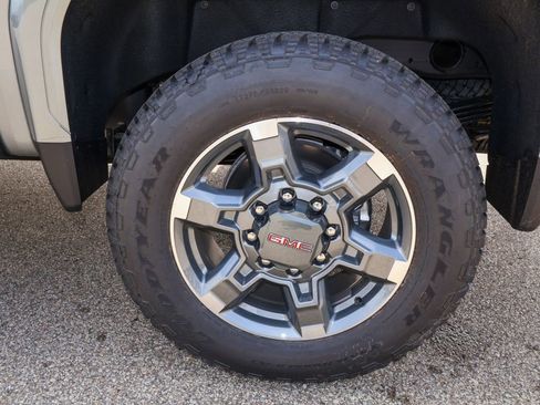 New 2026 GMC Sierra 2500 SLT w/ SLT Convenience Package AWD/4WD image 34