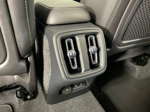 Certified 2025 Volvo XC40 B5 Core AWD/4WD image 20