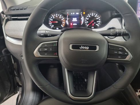 Used 2022 Jeep Compass Latitude image 30