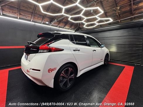Used 2018 Nissan Leaf SV w/ SV Technology Package image 3