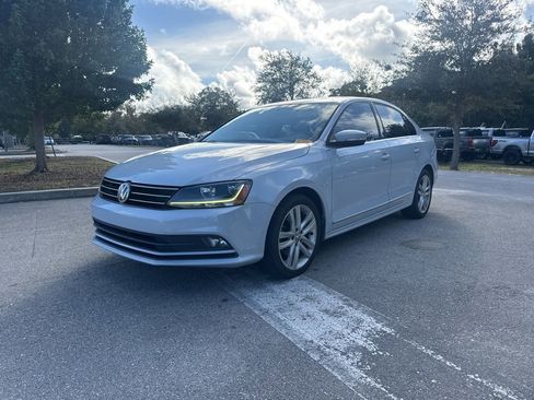 Used 2017 Volkswagen Jetta SEL image 1