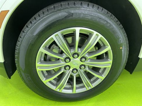 Used 2017 Cadillac XT5 Luxury w/ Driver Awareness Package image 16