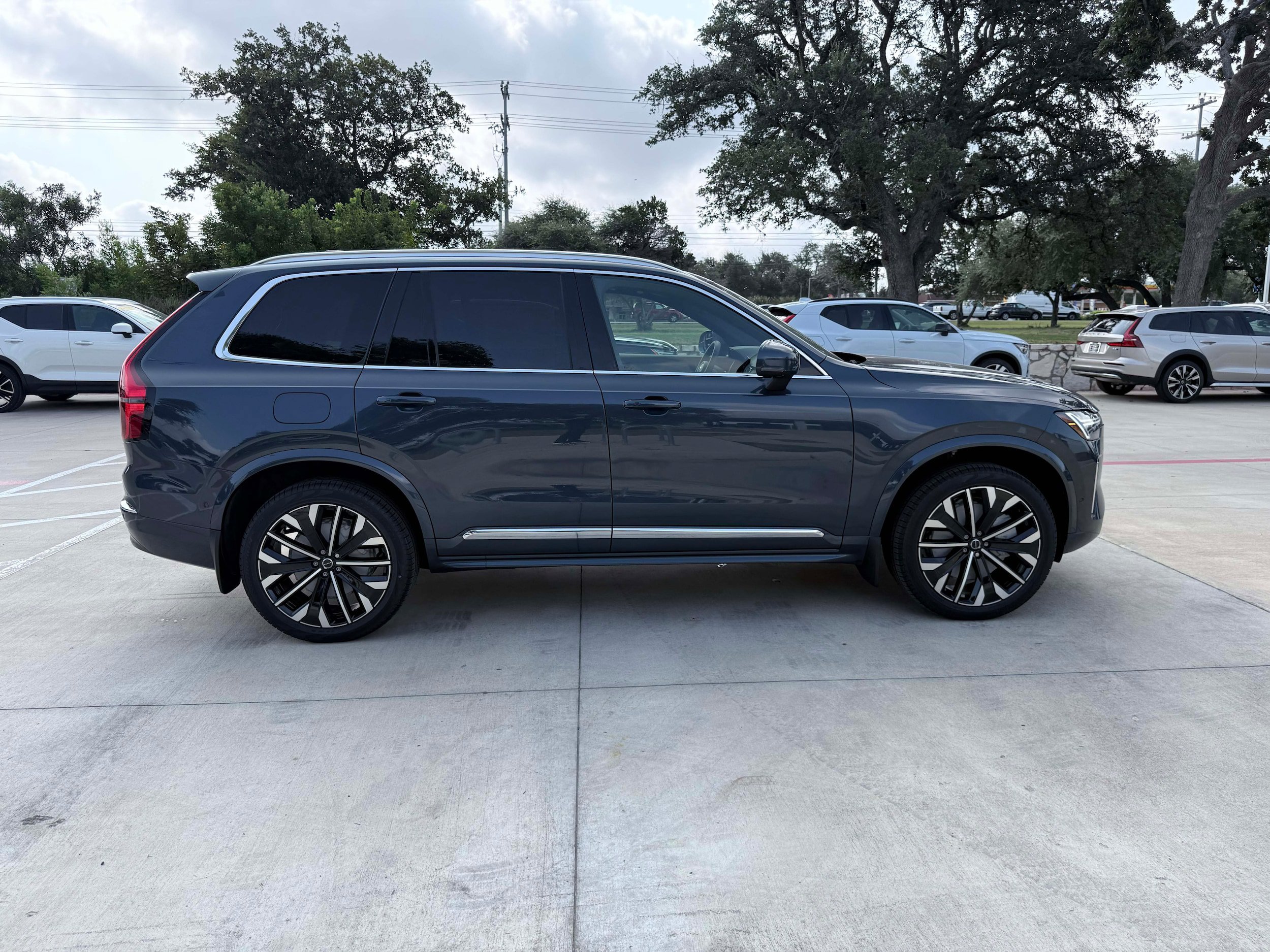 New 2026 Volvo XC90 T8 Plus w/ Protection Package Premier AWD/4WD image 7